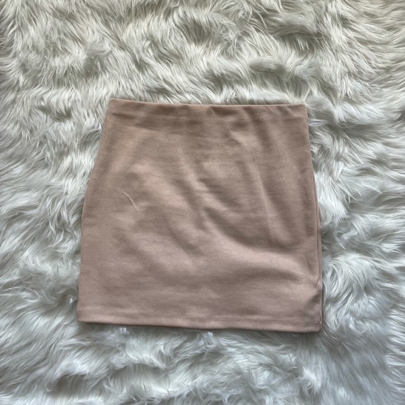 BEBE: MINI SKIRT - Size S - Picture 2 of 8